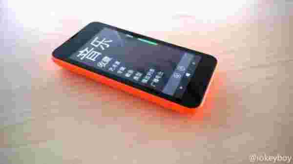 涉嫌图像的诺基亚Lumia 530表面