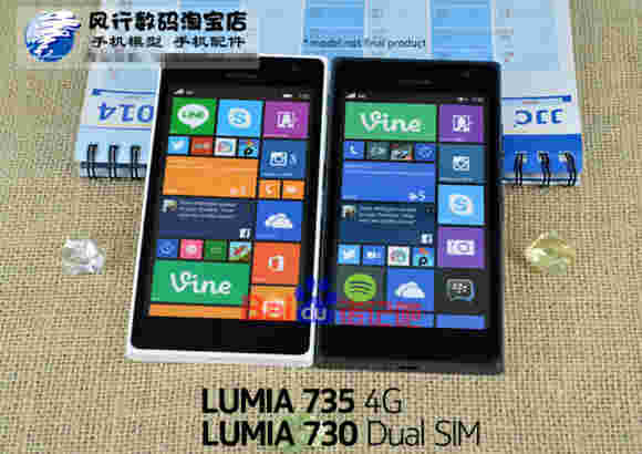 诺基亚Lumia 735与LTE的黑色和白色