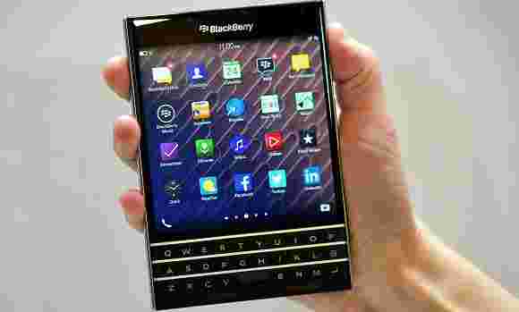 BlackBerry Passport现在可以使用549美元