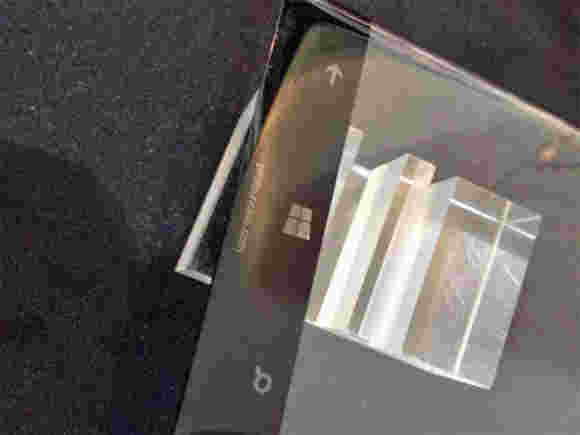 诺基亚RM-1106可以是Lumia 940，具有5.2英寸1080p屏幕