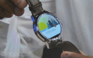 化石和英特尔展示了一个圆形的Android戴手表