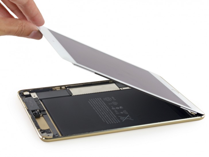 ifixit拆除iPad迷你4，在里面找到一个较小的电池