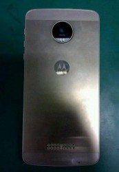 第一款Moto X（第4 Gen）泄漏的照片，显示了金属Unibody设计