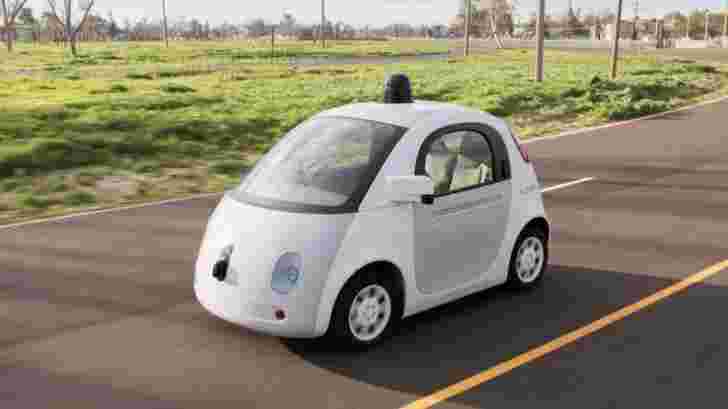 谷歌作业列出了司机在亚利桑那州测试自驾车