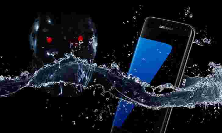 三星Galaxy S7和S7 Edge放入测试：水，滴和弯曲面对旗舰二重奏