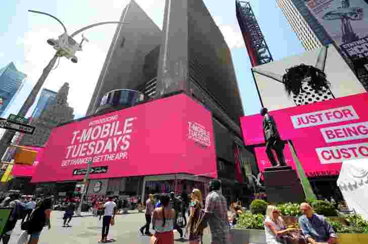 T-Mobile的联合国运营商11为客户提供免费的东西，飞行中的Wi-Fi和公司股票