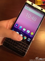 Blackberry Mercury Live Images Surface，Tow的Qwerty键盘