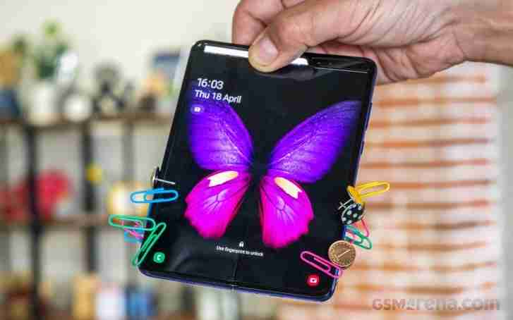三星最新的Galaxy Fold视频提醒您仔细照顾它