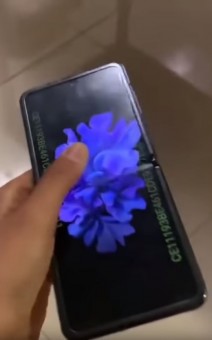 三星Galaxy Z翻转的第一张实践视频弹出