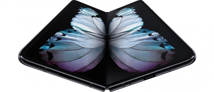 据报道，Galaxy Fold 2进入大规模生产，可在八月揭幕