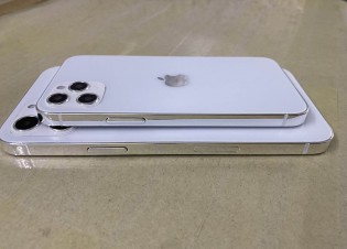 iPhone 12阵容假人揭示了背面的设计