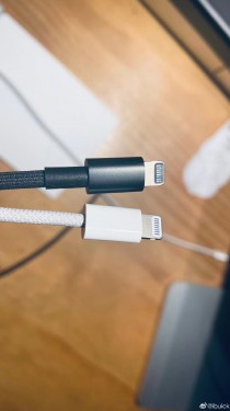 对USB-C电缆的编织Apple Lighting出现在黑色和白色