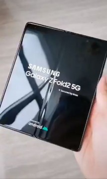 三星Galaxy Z Fold2在新的动手视频中显示了它的风格