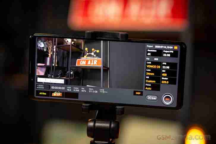 与索尼Xperia 1 II上的电影专业应用程序的实践：电影4K.