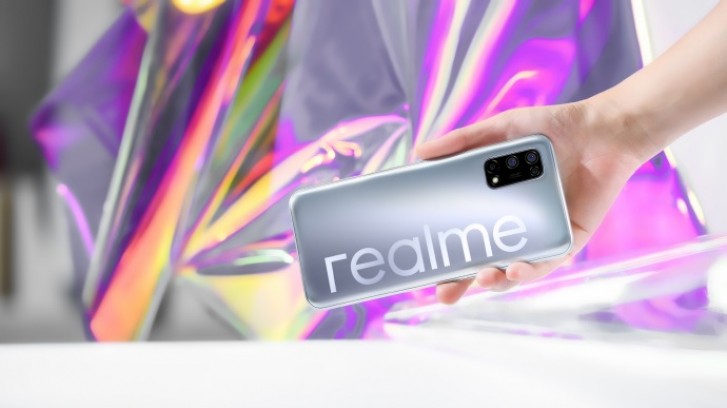 Realme v5用冲孔孔显示和48mp四边形相机