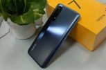 Realme 7也在现场封闭镜头中发现，配有基本规格