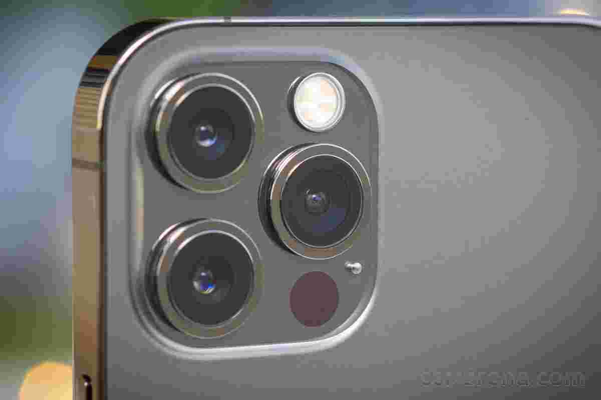 iPhone 12 Pro Max上的新2.5x长焦相机仍未在黑暗中使用