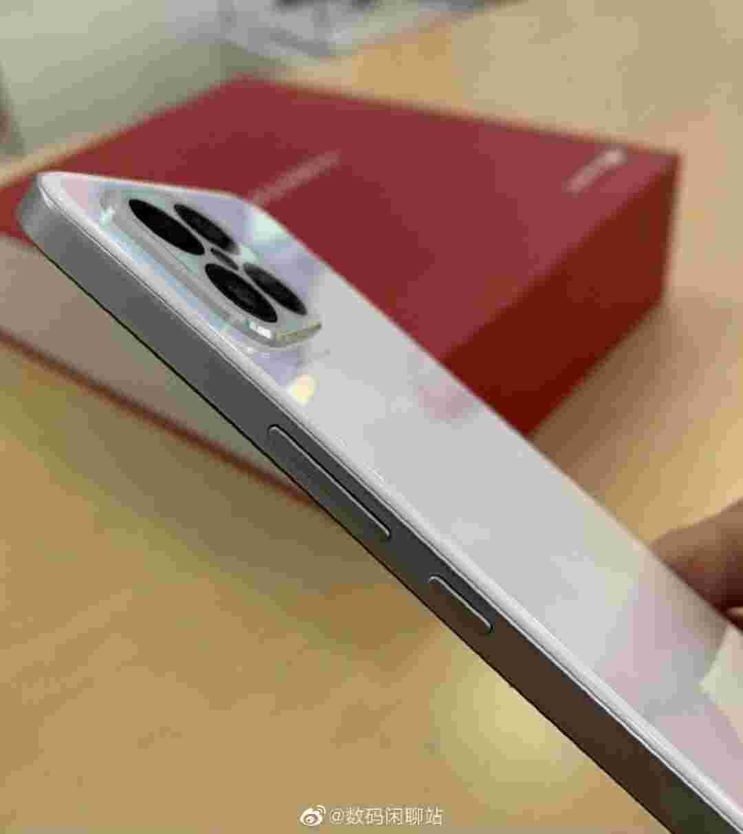 华为的Nova 8 SE的设计非常让人想起iPhone 12，Live照片揭示