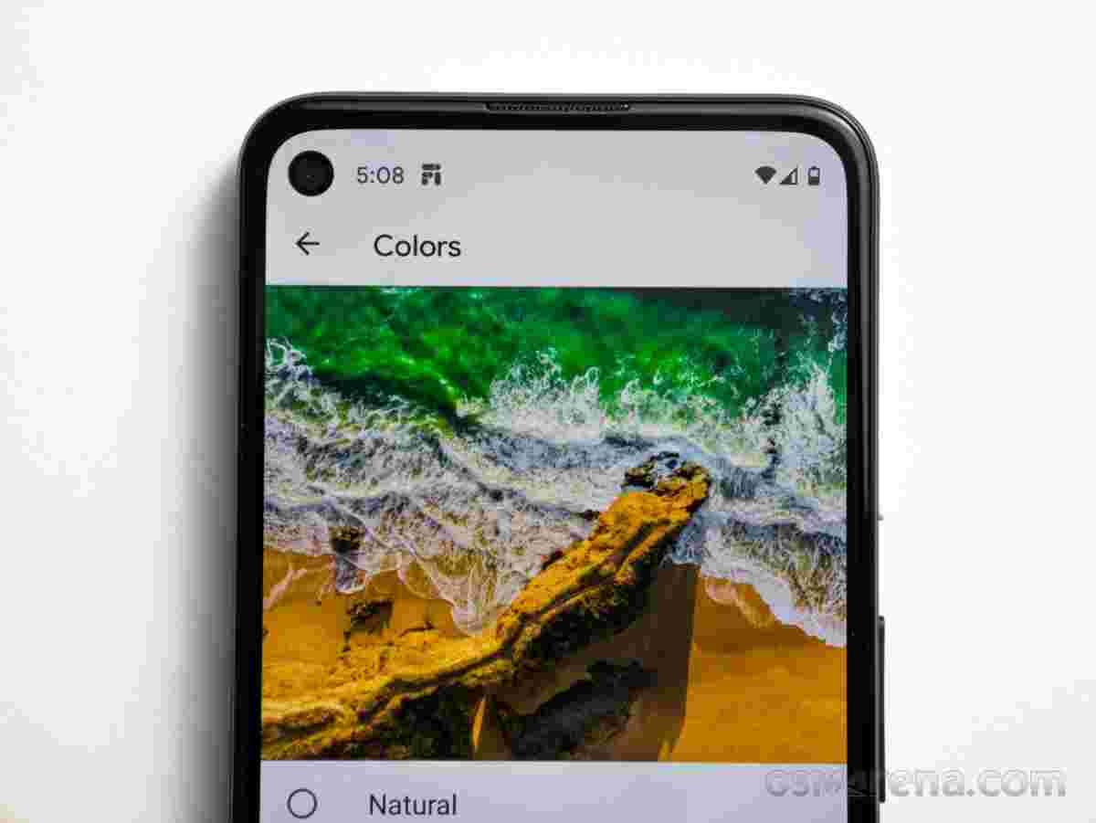 Google Pixel 5a到6月11日到达，像素6可以得到一个居中的孔冲击自拍凸轮